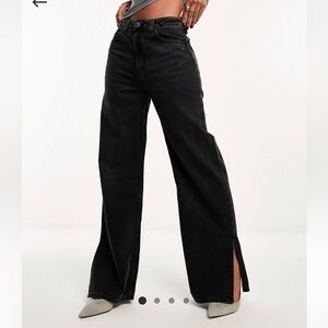 Dad jeans in washed black.